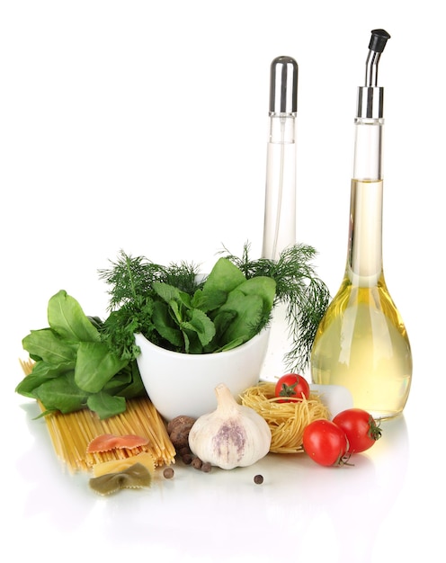 Ingredientes frescos sobre mesa